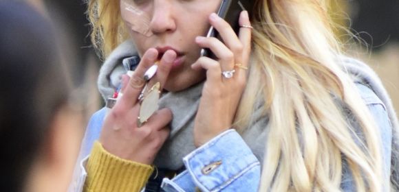 Amanda Bynes Is Seen Out in Public for the First Time in 4 Months, Looks Good - Video
