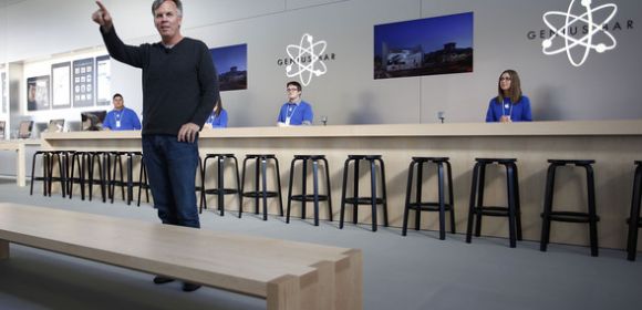 Apple Removes Head of Retail from Executives Page