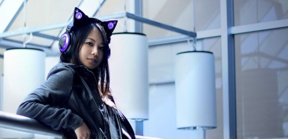 Cute Axent Wear Headphones Will Make You Look like a Glowing Kitty Cat