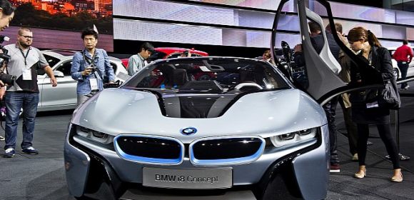 BMW i8 Makes World Public Debut in Frankfurt