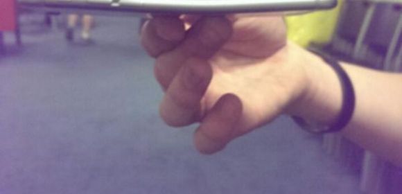 Bendgate Is Back: 67 iPhones Bent, Photographed and Publicized