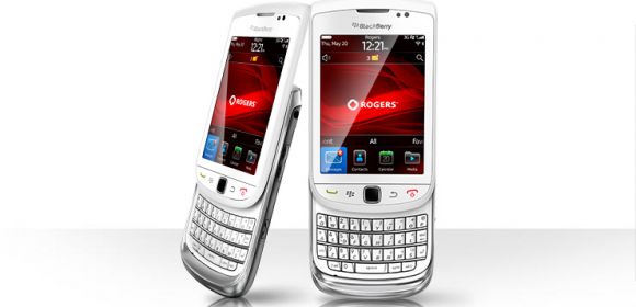 BlackBerry Torch Arrives at Rogers in White
