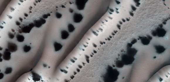 Polar Caps Made Out of CO2 Ice Explode During the Martian Spring – Video
