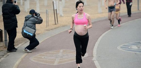Chinese Woman Runs Marathon Despite Being Pregnant