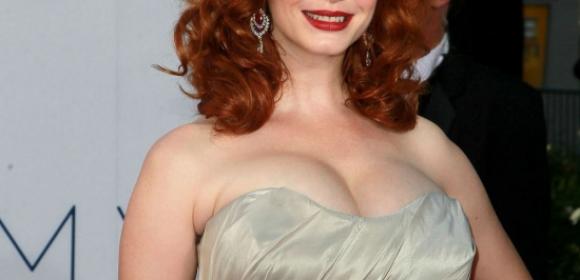 Christina Hendricks Refuses to Answer “Full-Figured” Question – Video