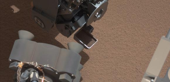 Curiosity Spots Shiny "Something" in the Martian Sand