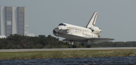 Discovery Touches Down without Problems