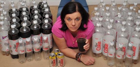 English Woman Addicted to Diet Coke Drinks Three Soda Cans an Hour