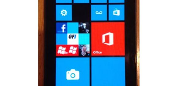 First Nokia Lumia 822 Live Pictures Leak