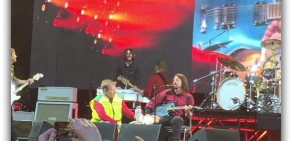 Foo Fighters’ Dave Grohl Breaks Leg in Concert, Performs Anyway - Video