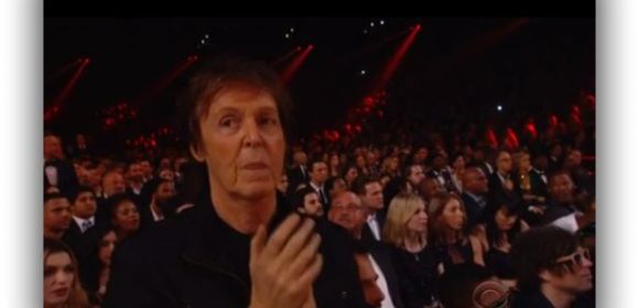 Grammys 2015: Camera Crew Shames Sir Paul McCartney Into Sitting Down - Video
