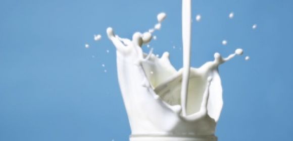 Health Experts Advise People to Drink More Milk