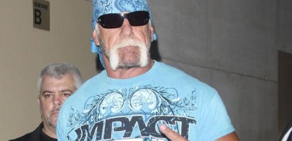 Hulk Hogan Tweets Gory Photos of Hand Injury