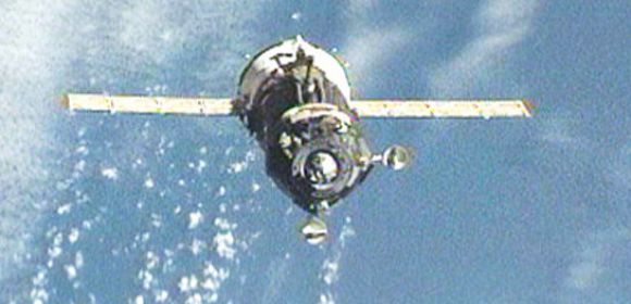 ISS Crew Relocates Soyuz TMA-16