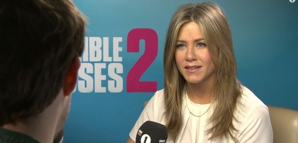 Jennifer Aniston Pranks Interviewer, Mocks Kim Kardashian on Ellen – Video