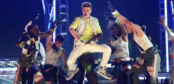 Justin Bieber Performs “Boyfriend” at 2012 Billboard Awards