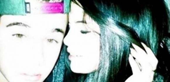 Justin Bieber Tweets Photo Confirming He’s Back with Selena Gomez