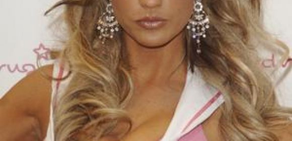 Katie Price Goes Back to Blonde