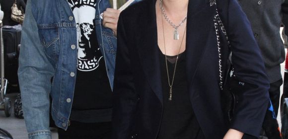 Kristen Stewart and Girlfriend Alicia Cargile Hold Hands, Are Moving In Together - Video