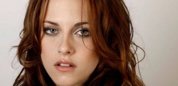 Kristen Stewart's New Pooch Is “Emotionally Manipulative” – Video