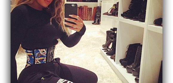 Let Khloe Kardashian and Her Abs Be Your Fitness Motivation - Photo