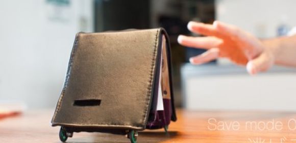 Living Wallet Helps You Save, Walks Away, Calls Your Mom