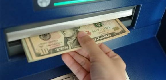 Malfunctioning ATM Spews Out Free Cash for Customers