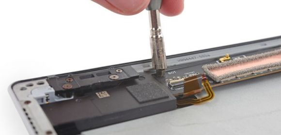Microsoft Partners with iFixit to Help People Fix Their Devices