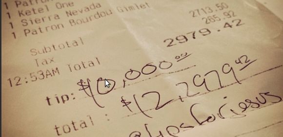 Mysterious Tipper Leaves Servers Surprises Up to $10,000 (€7,370)