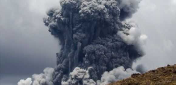 New Zealand “Lord of the Rings” Volcano Erupts Spectacularly