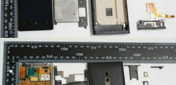 Nokia Lumia 800 Spotted at the FCC, Torn to Pieces