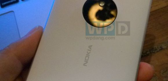 Nokia Lumia 830 Leaked Photos Confirm PureView Camera, Xenon Flash, Snapdragon 400 CPU