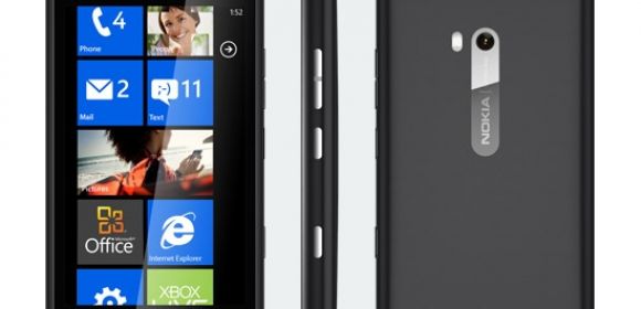Nokia Officially Debuts Lumia 900 in Canada