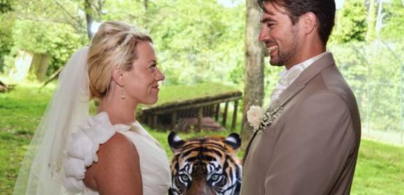 Picture of the Day: Tiger Photobombs Newlyweds