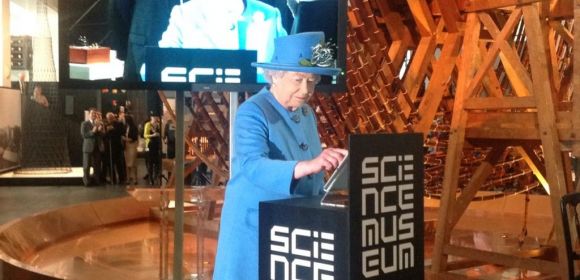 Queen Elizabeth Sends Her First Tweet Ever, Will She Start Taking Selfies Next?