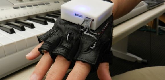 Researchers Develop Vibrating Gloves for Recovery from Paralysis