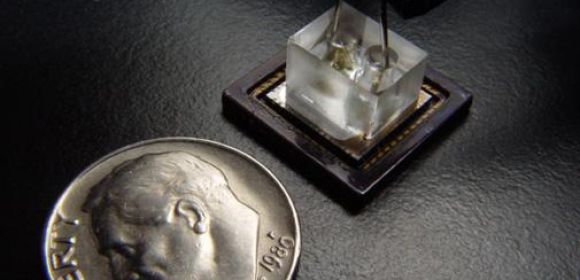 Researchers Invent Microscope on a Chip