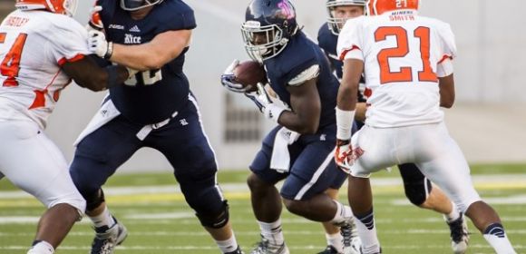 Running Back Who Is Just 4 Feet 9 Inches (1.45 Meters) Tall Plays College Game