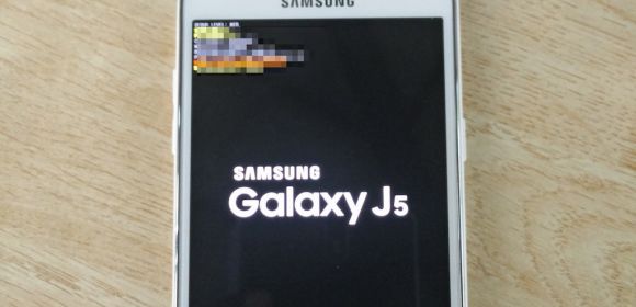 Samsung Galaxy J5 Leaks in Live Pictures