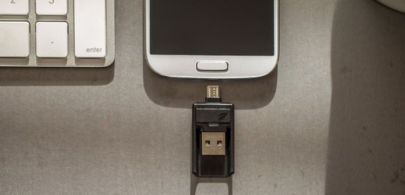 Samsung Galaxy S6 Lacks MicroSD Slot, but with Leef Bridge 3.0 You Won't Need It