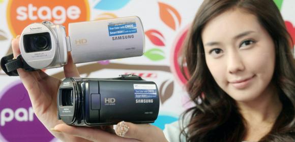 Samsung Releases Camcorder with 52x Optical Zoom