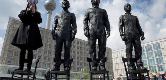​Snowden Statue Elevated in Berlin