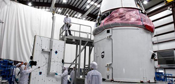 SpaceX Dragon Capsule Gets Deployable Solar Arrays