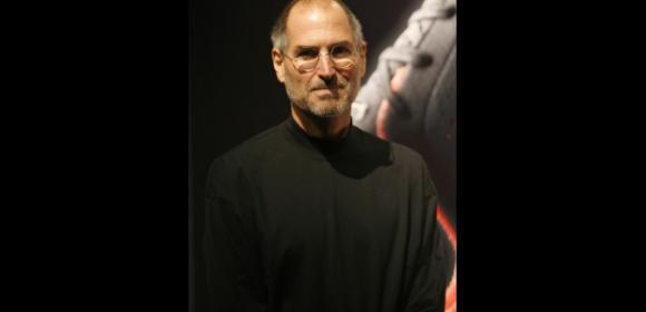 iTunes Chief Accepts Grammy on Steve Jobs' Behalf
