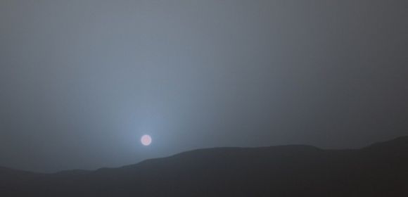Stunning NASA Images Reveal Blue-Tinged Sunset on Mars