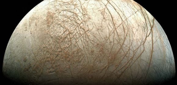 Submarines May Roam the Oceans Underneath Europa's Surface