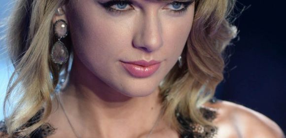 Taylor Swift and Harry Styles Had Cocktails Backstage at Victoria’s Secret 2014, Are OK Now