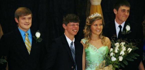 Teen's Selfless Act Helps Special Needs Kid Become Homecoming King