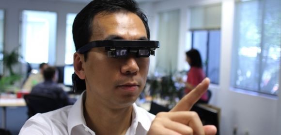 These Glasses Conjure Up a Gesture-Controlled Virtual Tablet