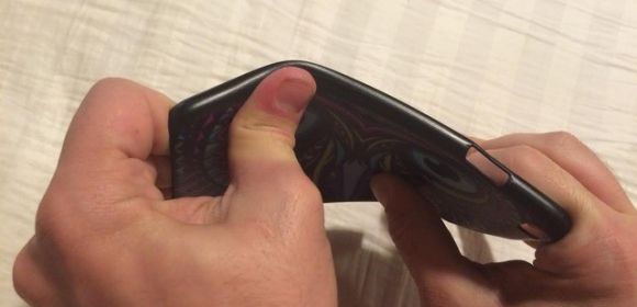 This Case Actually “Allows” Your iPhone 6 to Bend
